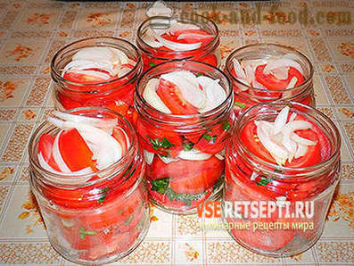 Sladký šalát červená paradajky v zime