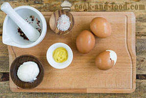 Lahodný šalát s marinovanými hubami a vajciami