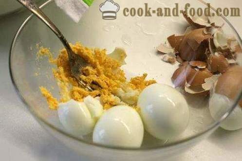 Vyprážané placky s vajcom a cibuľkou