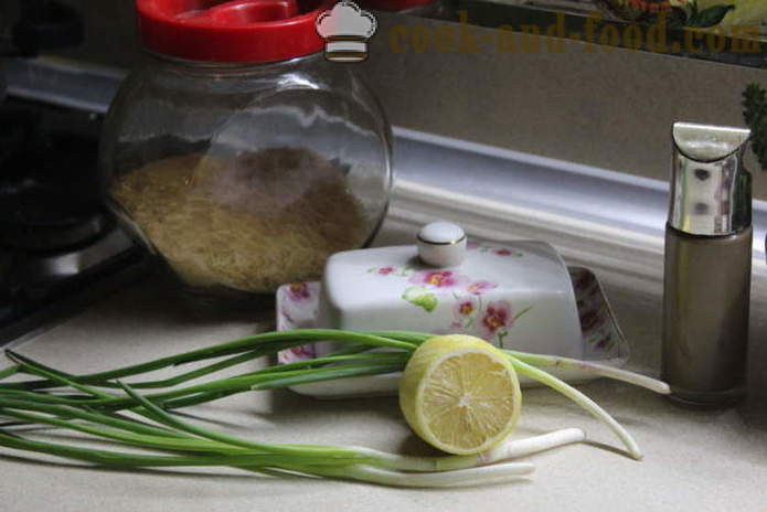 Delicious drobiť ryža ozdobíme kyslou smotanou a bylinkami - ako variť lahodný príkrm ryža, krok za krokom recept fotografiách