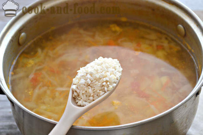 Čerstvé kapusta polievka s mäsom a ryžou - ako variť mäso polievka, krok za krokom recept fotografiách