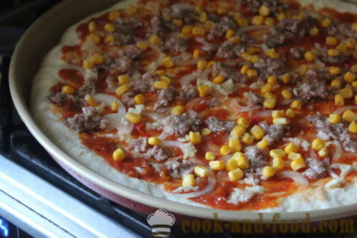Kvasnice pizza s mäsom a syrom doma - krok za krokom foto-pizza recept s mletým mäsom v rúre