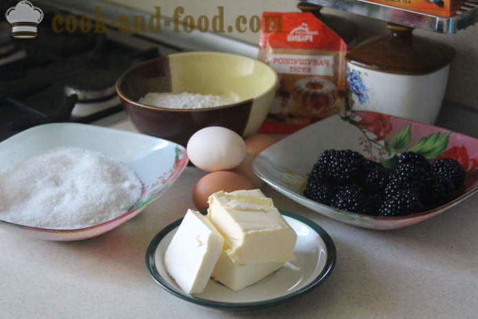 Rôsolu ostružina koláč bez jogurtu - ako sa robí BlackBerry koláč v rúre, sa krok za krokom recept fotografiách