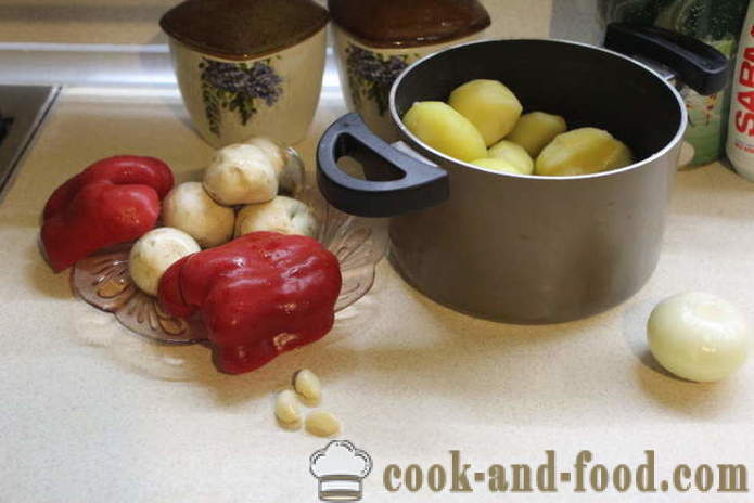 Teplý hubový šalát so zemiakmi - ako vyrobiť teplý zemiakový šalát s hubami, krok za krokom recept fotografiách