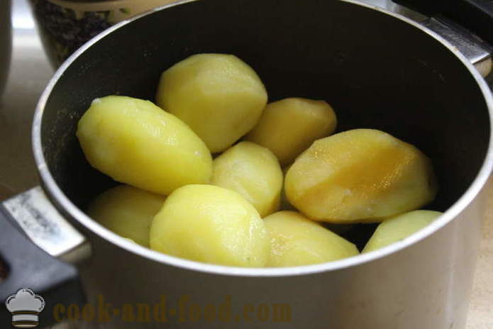 Teplý hubový šalát so zemiakmi - ako vyrobiť teplý zemiakový šalát s hubami, krok za krokom recept fotografiách