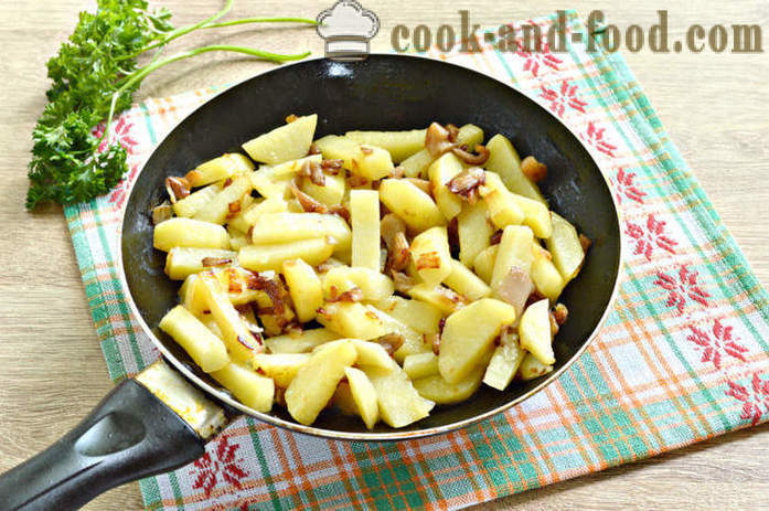 Zemiaky s hubami na smotane - ako variť huby so zemiakmi a kyslou smotanou na panvici s krok za krokom recept fotografiách