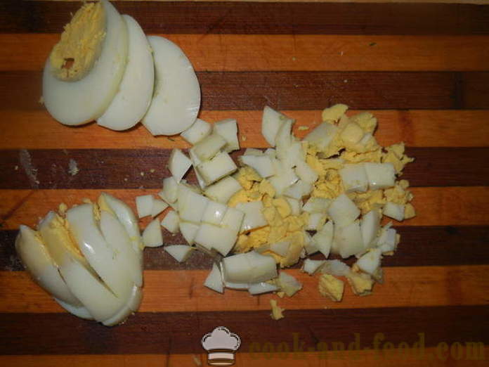 Koláče s vajcom a cibuľkou v panve - ako sa pečie nekvasené pečivo, krok za krokom recept fotografiách