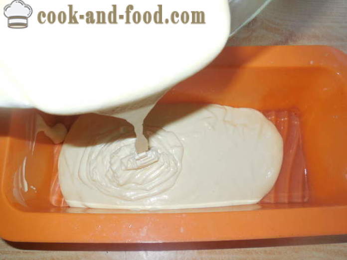 Jednoduchý košíček na kondenzované mlieko v rúre - ako sa pečie koláče na kondenzovaného mlieka, krok za krokom recept fotografiách