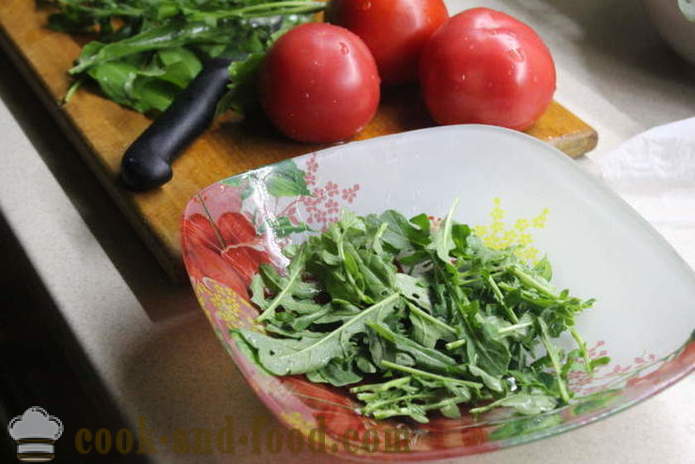 Lahodný šalát s rukolou a paradajkami - ako pripraviť šalát z rukoly, krok za krokom recept fotografiách