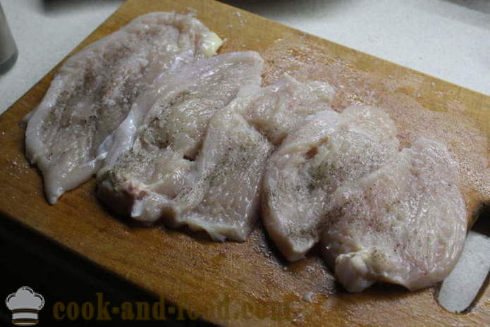 Domáce kuracie roláda plnená špenátom - ako robiť role kuracieho mäsa v rúre, sa krok za krokom recept fotografiách