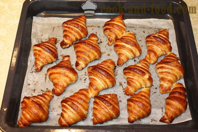 Francúzske croissanty bez náplne - ako urobiť croissanty šupinatá kysnutého cesta, krok za krokom recept fotografiách
