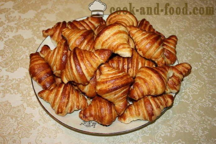 Francúzske croissanty bez náplne - ako urobiť croissanty šupinatá kysnutého cesta, krok za krokom recept fotografiách