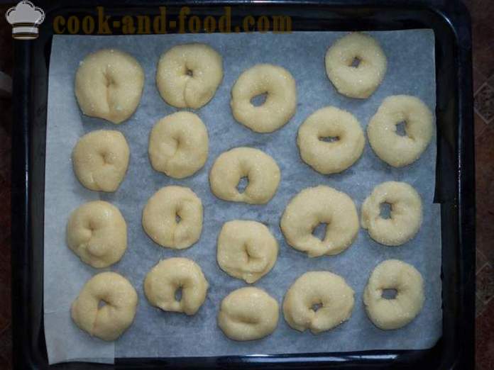 Domáce koláčiky na kefíru - ako sa pečie cukroví s kefír v zhone, krok za krokom recept fotografiách