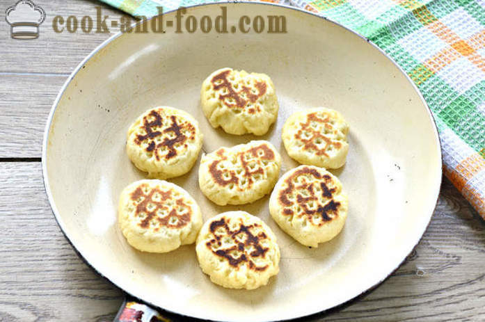 Jednoduché sušienky šľahané v panvici - smažiť ako sušienky v panvici, krok za krokom recept fotografiách