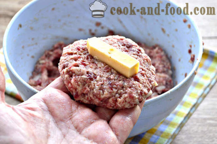 Pečené mäso kotletky s tvarohovou náplňou - ako variť placky plnené syrom, krok za krokom recept fotografiách