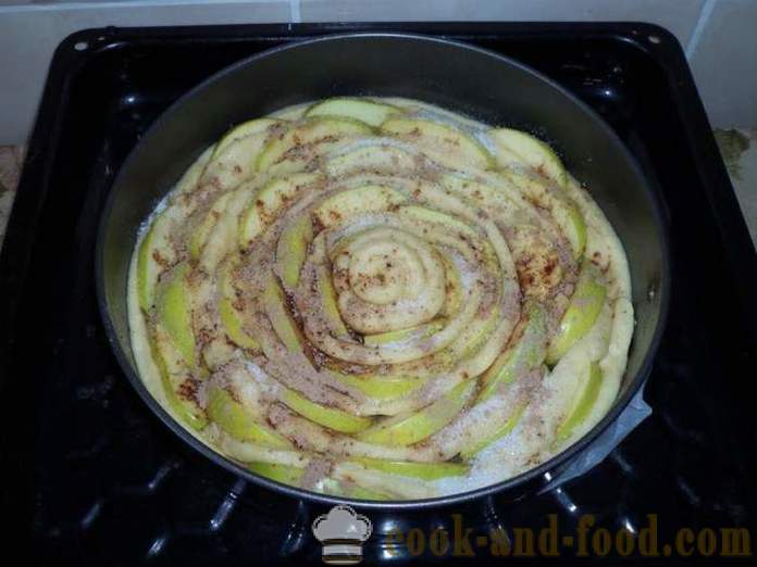 Kvasnice jablkový koláč Rose - ako variť jablkový koláč s cesta v tvare ruže, krok za krokom recept fotografiách