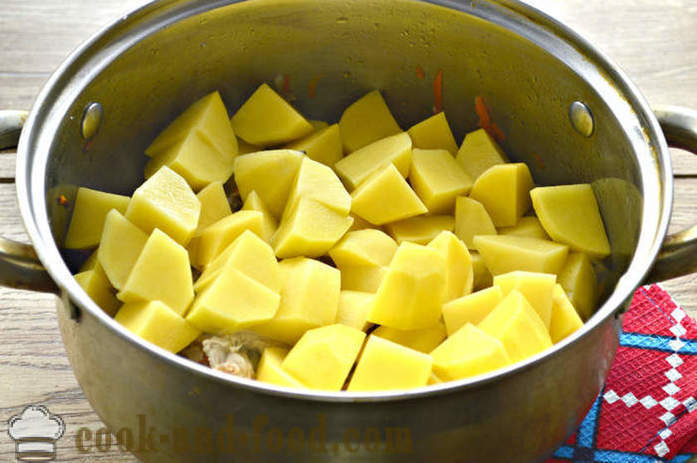 Zapečené zemiaky s kuracím mäsom - ako variť lahodný guláš zemiakov s kuracím mäsom, krok za krokom recept fotografiách