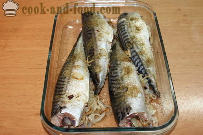 Makrely plnená cibule v rúre - ako variť makrela s ryžou, krok za krokom recept fotografiách