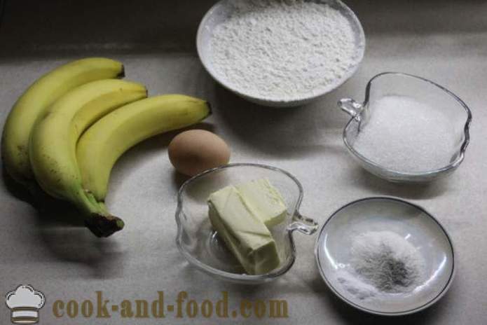 Lahodné banán koláč s orechmi - ako variť vdolky s banánom v rúre, sa krok za krokom recept fotografiách
