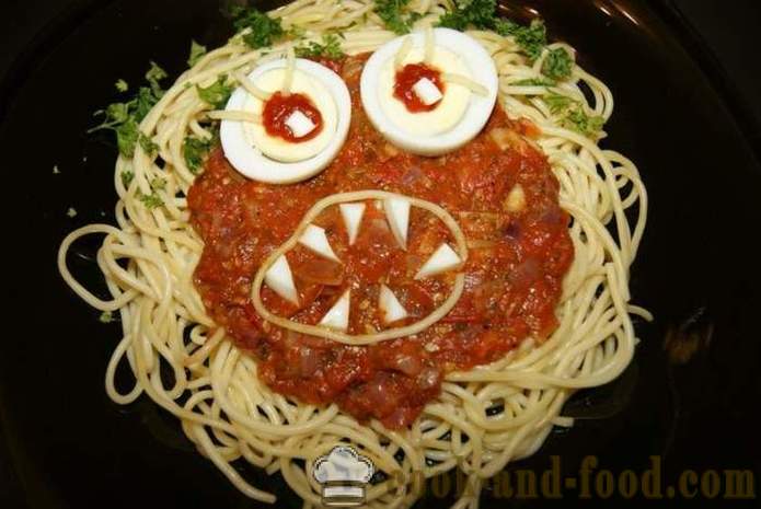 Špagety netvor - ľahké a chutné horúce riadu pre Halloween s rukami, krok za krokom recept fotografiách
