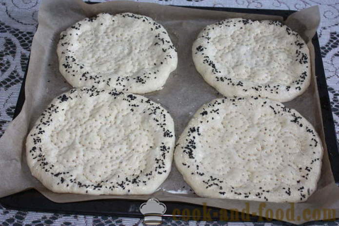 Kvasnice tortu v rúre patyr - ako variť uzbeckou chleba doma, krok za krokom recept fotografiách