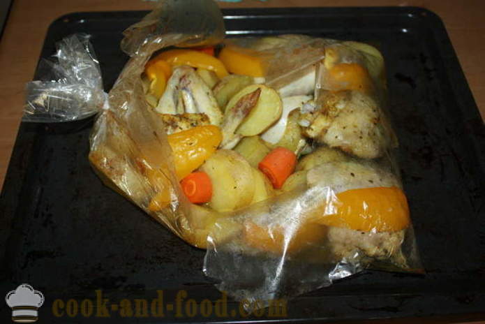 Zapečené zemiaky s kuracím mäsom v rukáve - ako variť zemiaky v rúre s kuracím mäsom, krok za krokom recept fotografiách