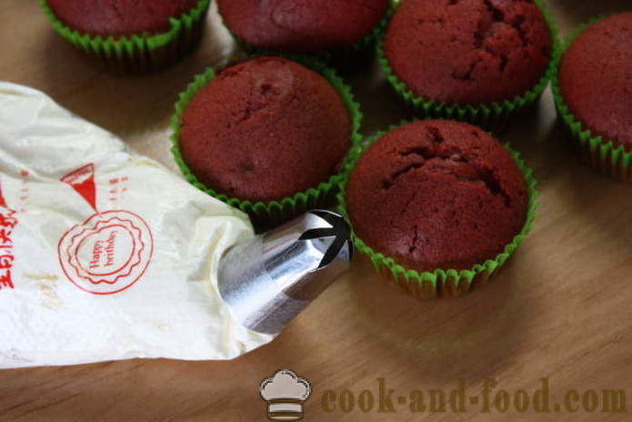Červené a biele koláčiky - ako sa robí červenej zamatovej cupcakes doma krok za krokom recept fotografiách