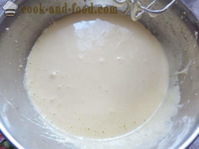 Lahodný koláč s kyslou smotanou - ako variť vdolky so smotanou a hrozienkami, krok za krokom recept fotografiách