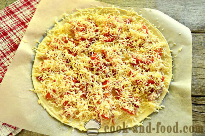 Pizza z lístkového lístkového cesta so slaninou a paprikou - Ako pripraviť nekvasené pizzu z cesta, krok za krokom recept fotografiách