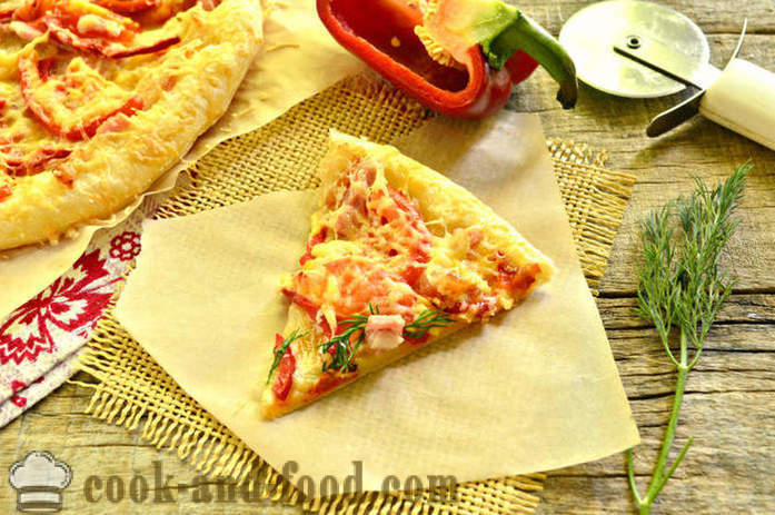Pizza z lístkového lístkového cesta so slaninou a paprikou - Ako pripraviť nekvasené pizzu z cesta, krok za krokom recept fotografiách