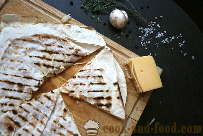 Obálky plnená pita chlebom na grile pre piknik - ako variť lahodný pita chlieb plnený doma krok za krokom recept fotografiách