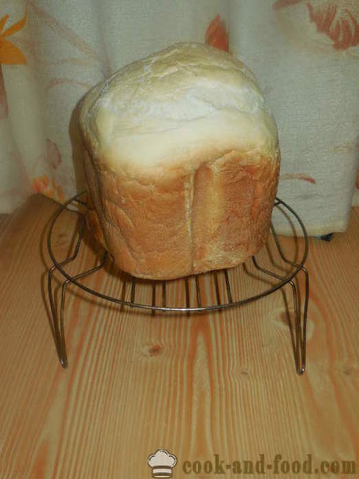 Jednoduchý recept na domáci chlieb na paradajkovou marinádou - ako sa pečie chlieb v pekárni doma, krok za krokom recept fotografiách