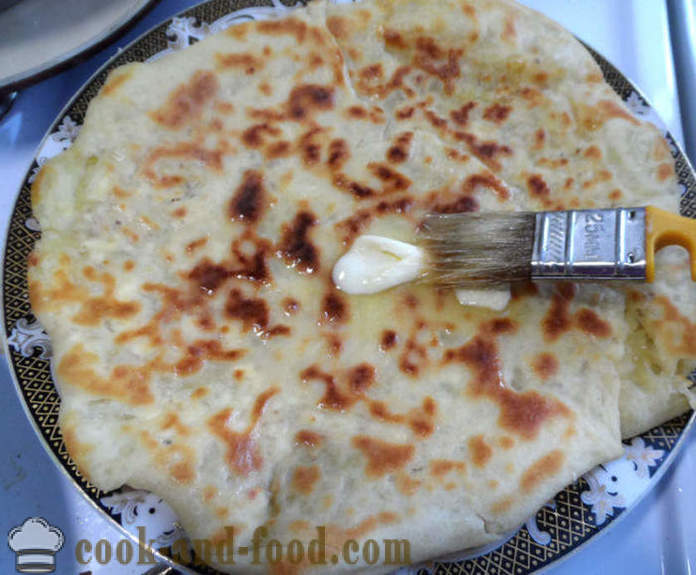 Gözleme turecký chlieb s mäsom alebo syrom, zeleninou a zemiakmi - ako variť turecké pečivo, krok za krokom recept fotografiách