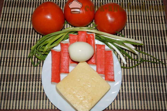 Šalát s krabie tyčinky, paradajky, syr a vajcia - ako variť lahodný šalát z krabích tyčiniek, krok za krokom recept fotografiách