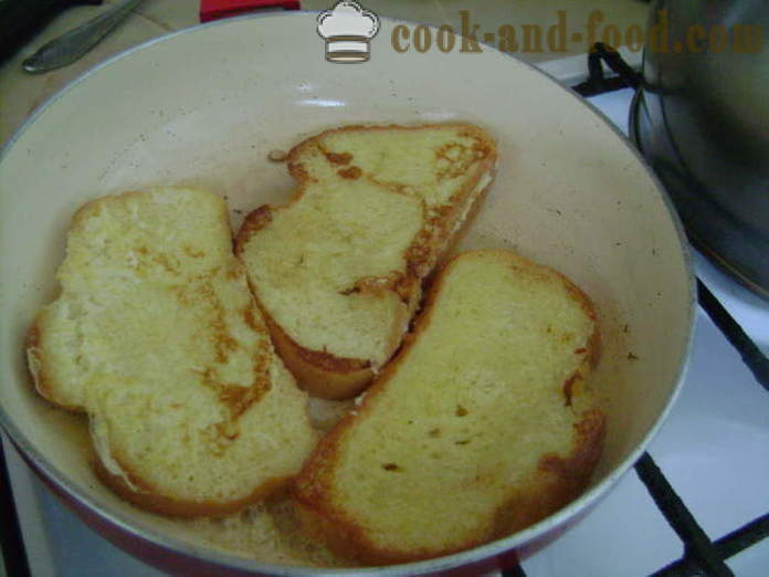 Toasty z bochníka so syrom - ako poter krutónmi v panvici, krok za krokom recept fotografiách