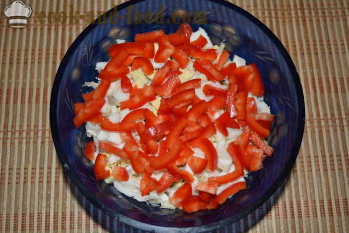 Šalát z čínskej kapusty s klobásou, paprika a konzervy kukurice - Ako pripraviť šalát z čínskej kapusty s kukuricou a klobásou, krok za krokom recept fotografiách