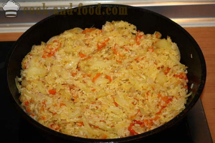 Delicious príkrm ryža s mrkvou, cibuľou a cesnakom - ako variť lahodný príkrm ryža, krok za krokom recept fotografiách