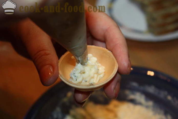 Židovská predjedlo z taveného syra s cesnakom - ako sa židovský predjedlo s cesnakom, krok za krokom recept fotografiách