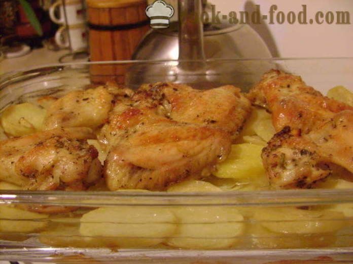 Krídla kurča na lôžku z zemiakov v rúre - ako sa krídla a zemiakov v rúre, sa krok za krokom recept fotografiách