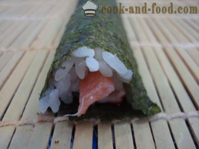 Sushi s krabie tyčinky a červené ryby - Varenie sushi doma krok za krokom recept fotografiách