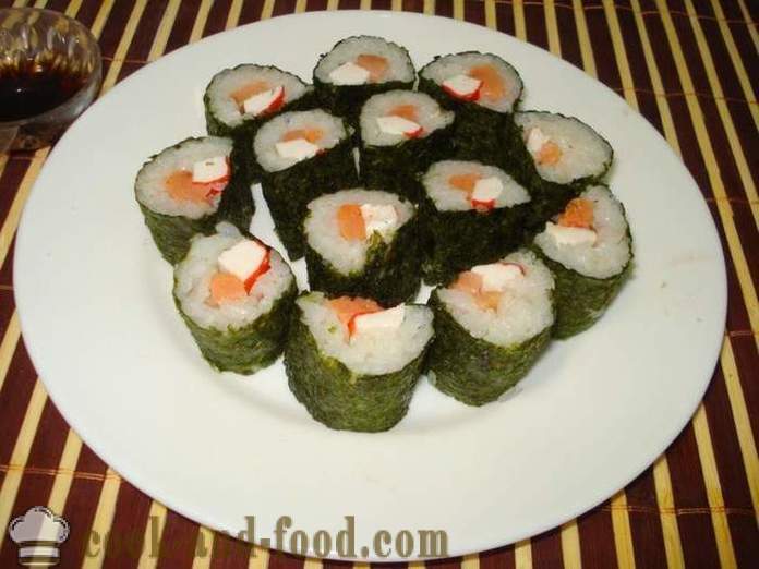 Sushi s krabie tyčinky a červené ryby - Varenie sushi doma krok za krokom recept fotografiách