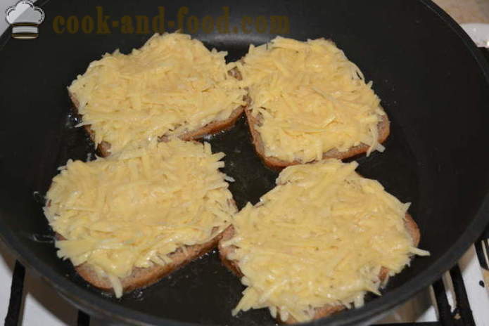 Horúce sendviče s strúhaných surových zemiakov - Ako sa robí teplé sendviče v panvici, krok za krokom recept fotografiách