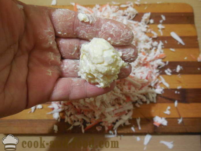 Raffaello šalát z krabích tyčiniek - ako variť krab Raffaello, krok za krokom recept fotografiách