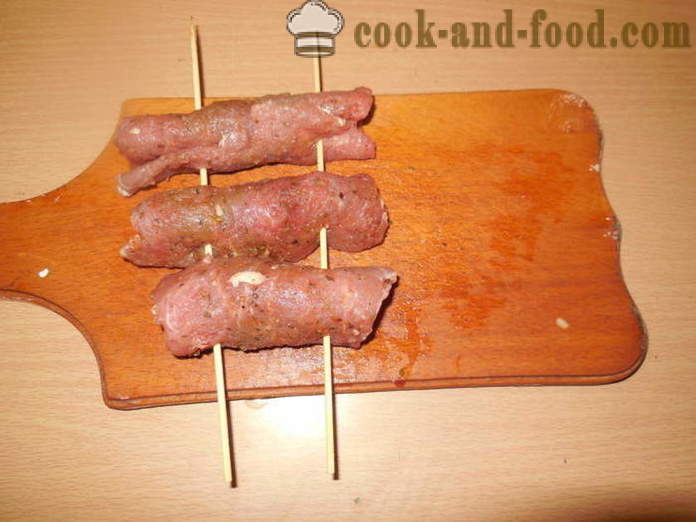 Mäsové závitky plnené v rúre - ako variť mäso rožky na špízy, krok za krokom recept fotografiách