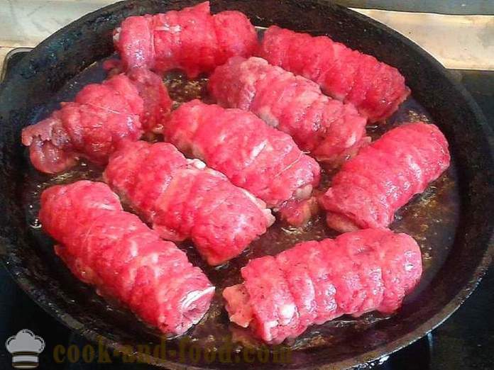 Mäsové závitky v panve - ako variť mäso rožky s plnkou, krok za krokom recept fotografiách