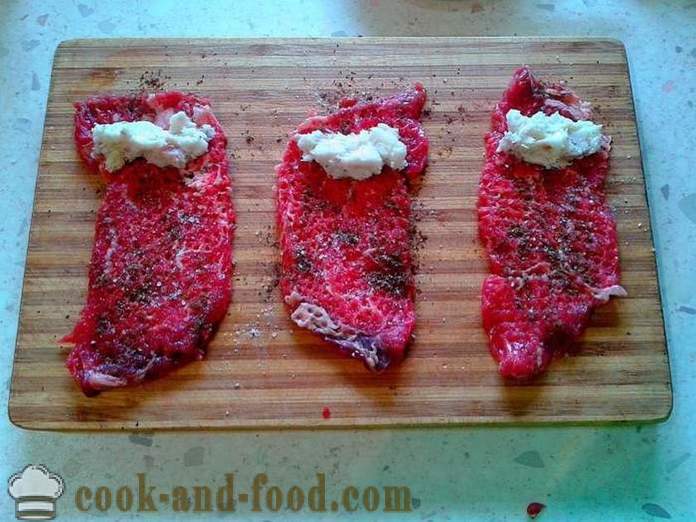 Mäsové závitky v panve - ako variť mäso rožky s plnkou, krok za krokom recept fotografiách