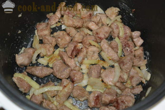 Bravčové mäso s hubami v multivarki ako guláš - ako variť bravčové mäso s hubami v multivarki, krok za krokom recept fotografiách