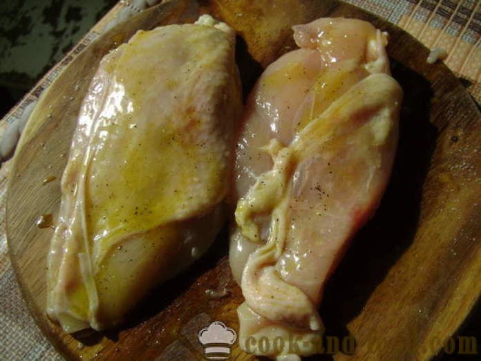 Kuracie prsia s náterom omeletu v panve - ako variť kuracie prsia v kožuchu na večeru, sa krok za krokom recept fotografiách