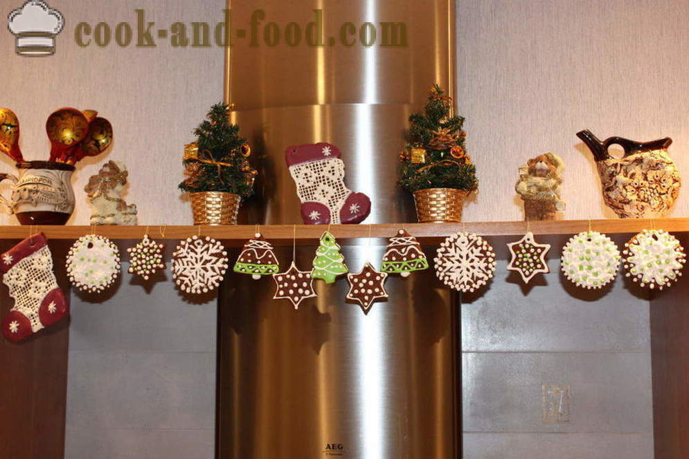 Vianočné perníkovej chalúpke s vlastnými rukami - podobne ako upiecť perníkovej chalúpke doma na Silvestra, krok za krokom recept fotografiách