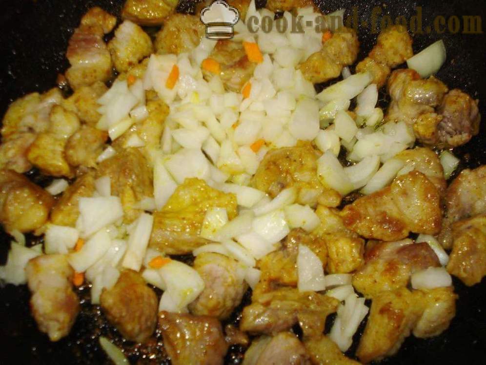 Pilaf na panvici s bravčovým mäsom - ako variť rizoto s bravčovým mäsom v panvici, krok za krokom recept fotografiách